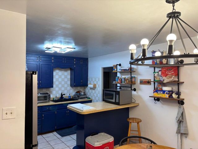825 Palomas Drive SE, Albuquerque, NM 87108