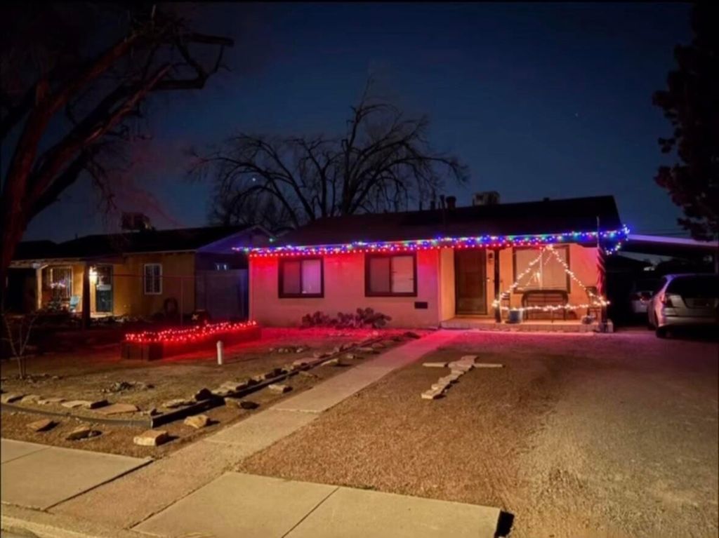 825 Palomas Drive SE, Albuquerque, NM 87108