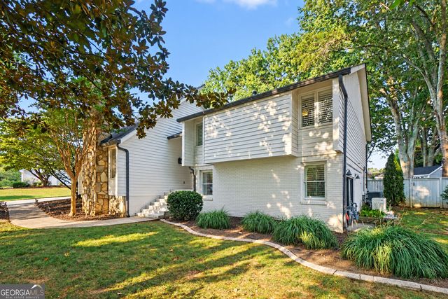 290 Saddle Lake Drive, Roswell, GA 30076