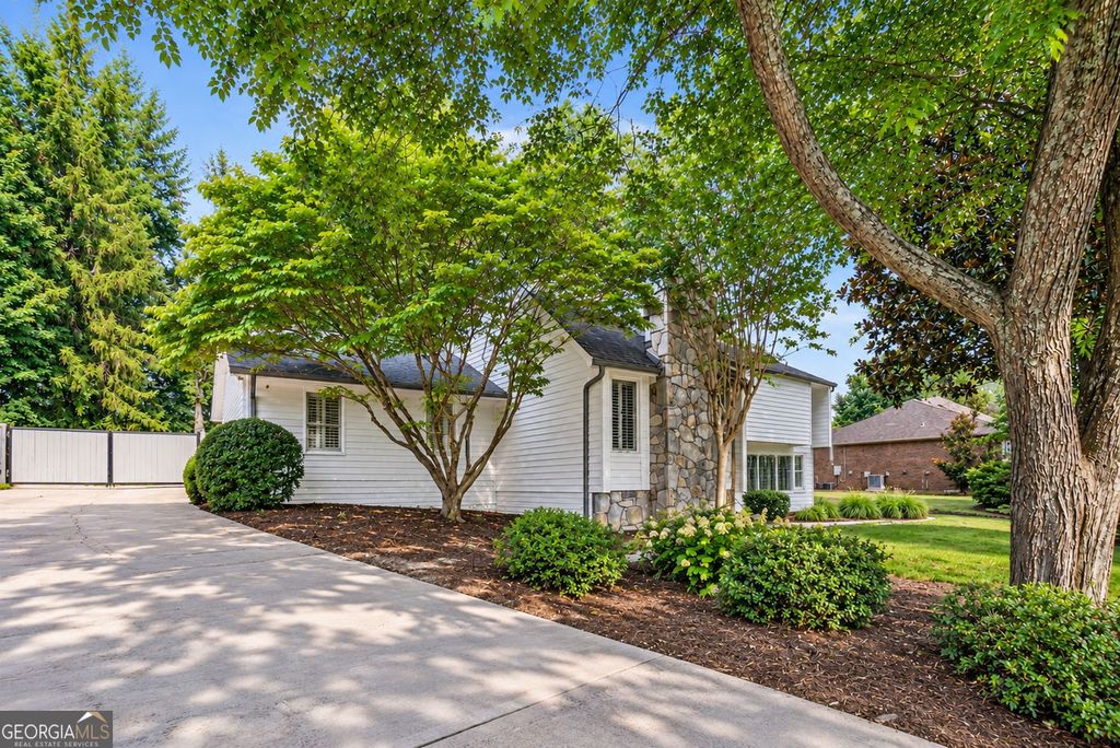 290 Saddle Lake Drive, Roswell, GA 30076