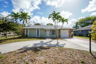 120 W Swan Pkwy W W, Royal Palm Beach, FL 33411