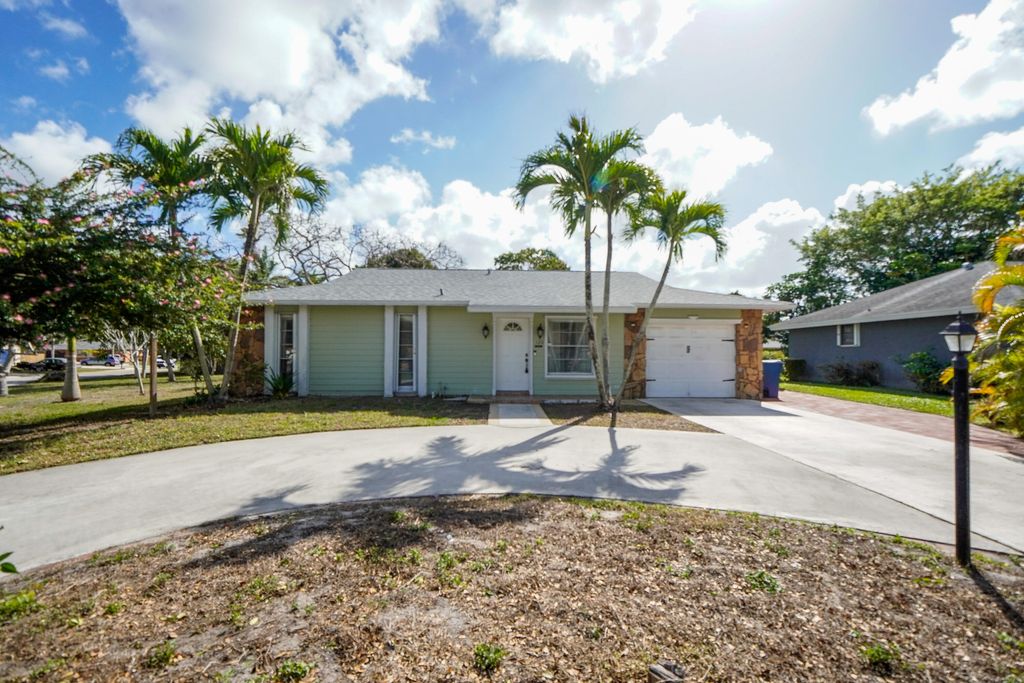 120 W Swan Pkwy W W, Royal Palm Beach, FL 33411