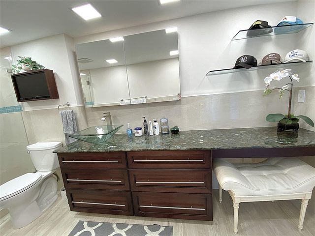 2400 Presidential Way 1104, West Palm Beach, FL 33401