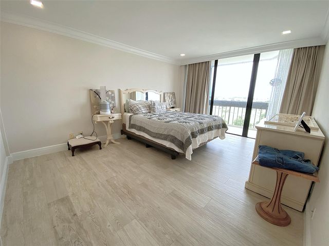 2400 Presidential Way 1104, West Palm Beach, FL 33401