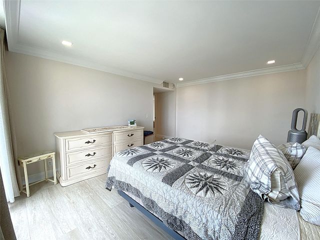 2400 Presidential Way 1104, West Palm Beach, FL 33401