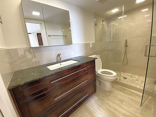 2400 Presidential Way 1104, West Palm Beach, FL 33401