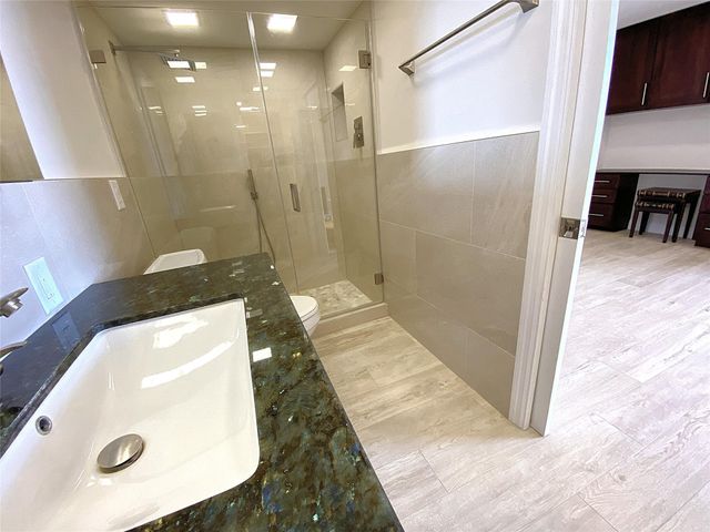 2400 Presidential Way 1104, West Palm Beach, FL 33401