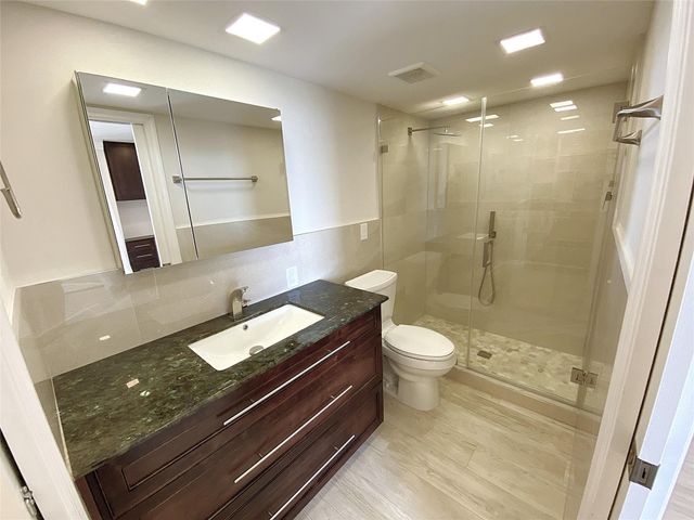 2400 Presidential Way 1104, West Palm Beach, FL 33401