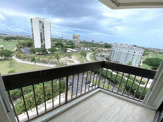 2400 Presidential Way 1104, West Palm Beach, FL 33401