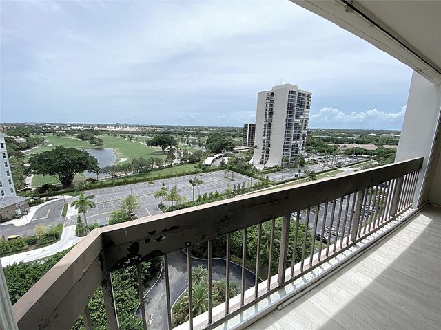2400 Presidential Way 1104, West Palm Beach, FL 33401