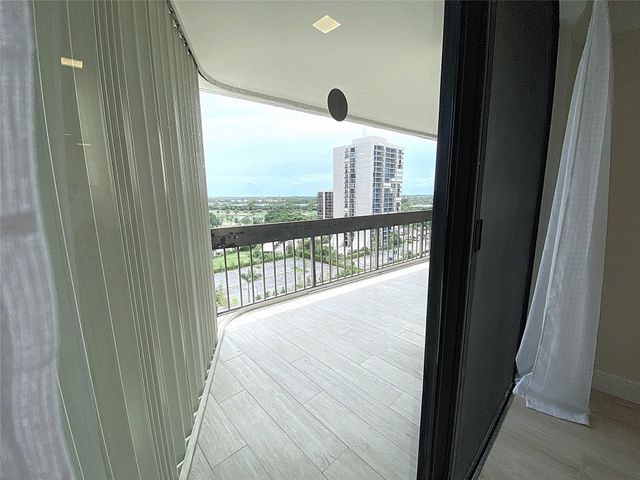 2400 Presidential Way 1104, West Palm Beach, FL 33401
