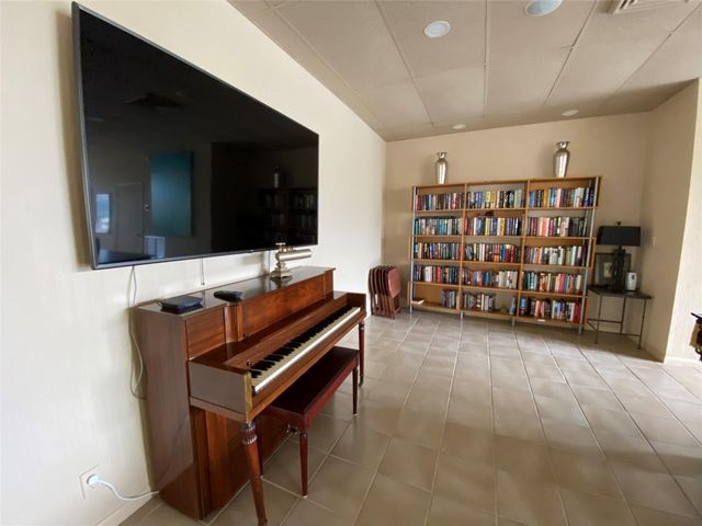 2400 Presidential Way 1104, West Palm Beach, FL 33401