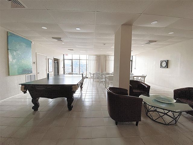 2400 Presidential Way 1104, West Palm Beach, FL 33401