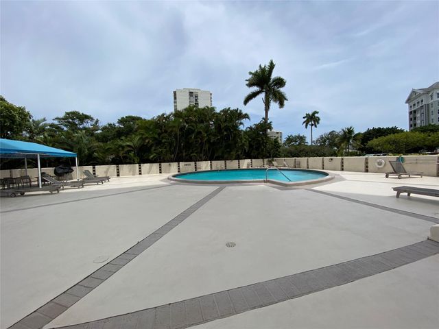 2400 Presidential Way 1104, West Palm Beach, FL 33401