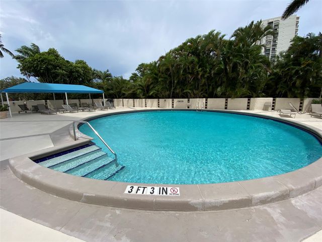 2400 Presidential Way 1104, West Palm Beach, FL 33401