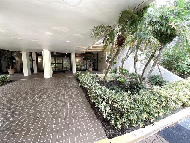 2400 Presidential Way 1104, West Palm Beach, FL 33401