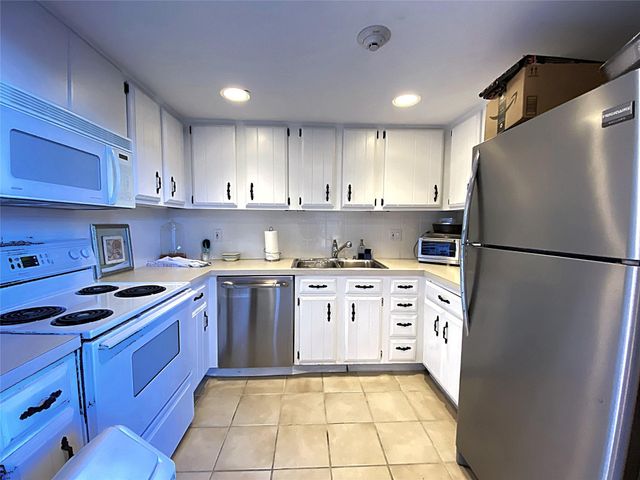 2400 Presidential Way 1104, West Palm Beach, FL 33401