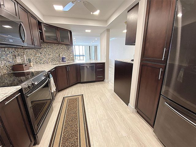 2400 Presidential Way 1104, West Palm Beach, FL 33401