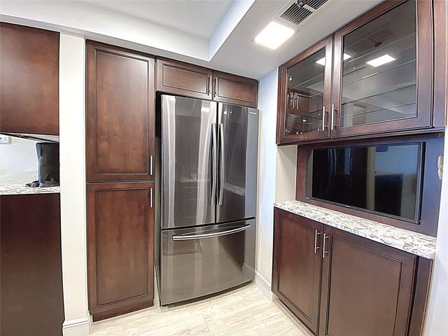 2400 Presidential Way 1104, West Palm Beach, FL 33401