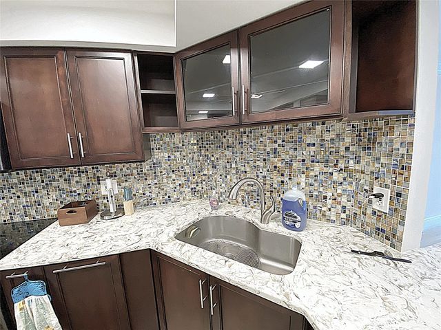 2400 Presidential Way 1104, West Palm Beach, FL 33401