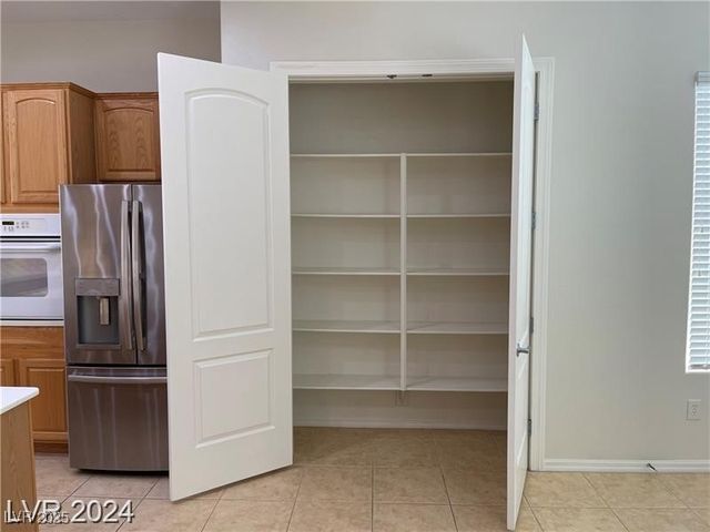 2084 Clearwater Lake Drive, Henderson, NV 89044