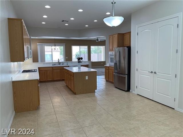 2084 Clearwater Lake Drive, Henderson, NV 89044