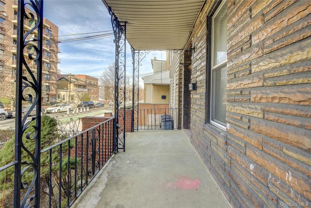 25-35 Crescent Street, Astoria, NY 11102