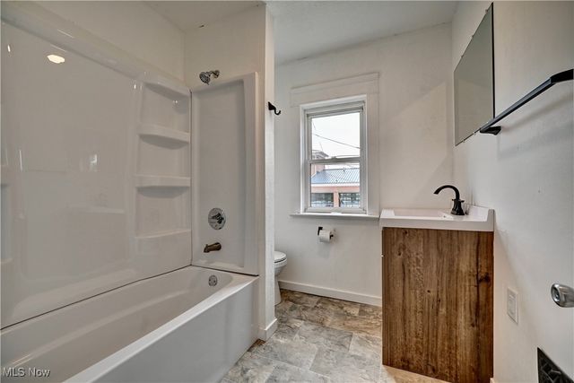 214 2nd Street SE, New Philadelphia, OH 44663