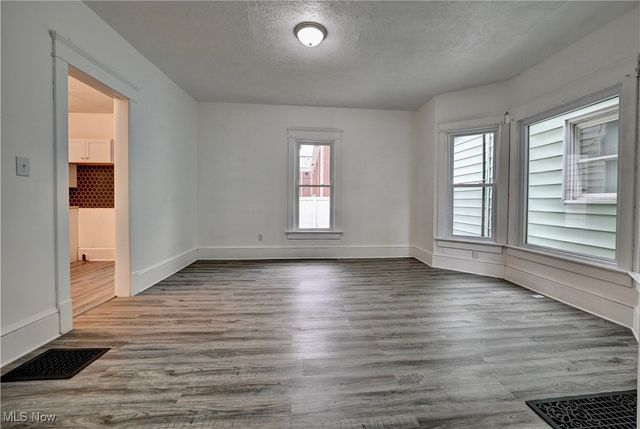 214 2nd Street SE, New Philadelphia, OH 44663