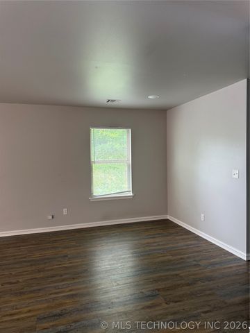 403 N Kates Avenue, Claremore, OK 74017