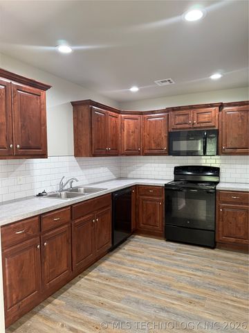 403 N Kates Avenue, Claremore, OK 74017