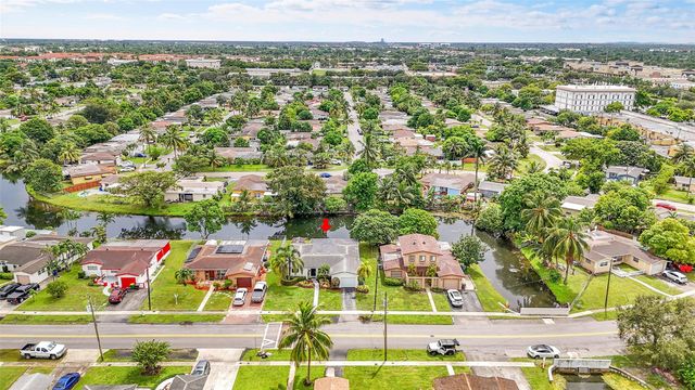 3784 NW 37th St, Lauderdale Lakes, FL 33309