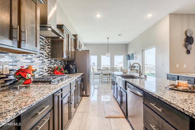 2375 Enchanted Peaks Lane, El Paso, TX 79911