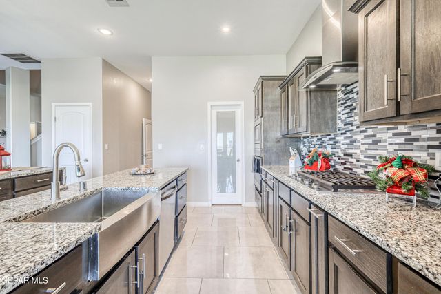 2375 Enchanted Peaks Lane, El Paso, TX 79911