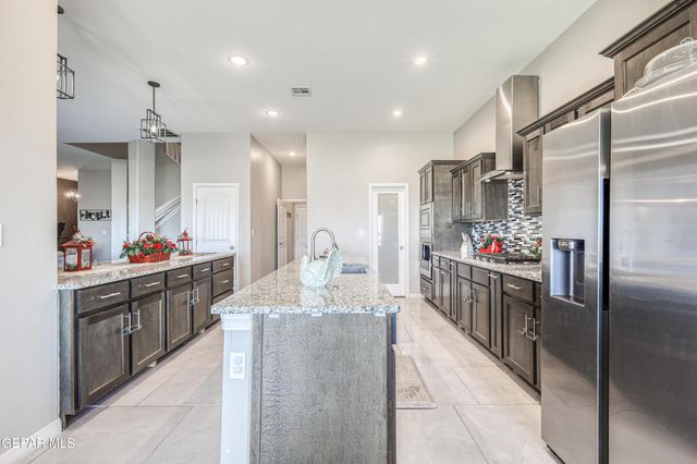 2375 Enchanted Peaks Lane, El Paso, TX 79911