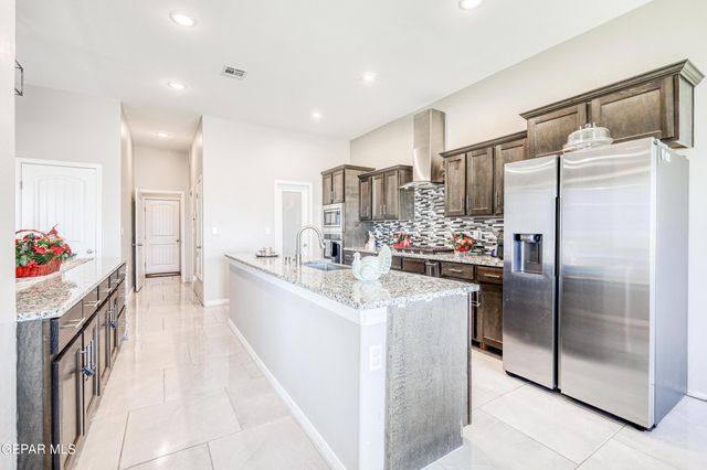 2375 Enchanted Peaks Lane, El Paso, TX 79911