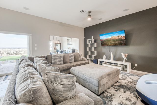 2375 Enchanted Peaks Lane, El Paso, TX 79911