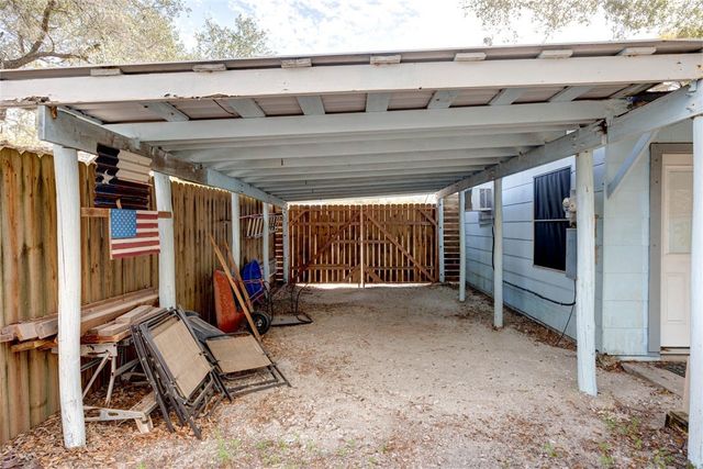 713 N Kossuth St, Rockport, TX 78382