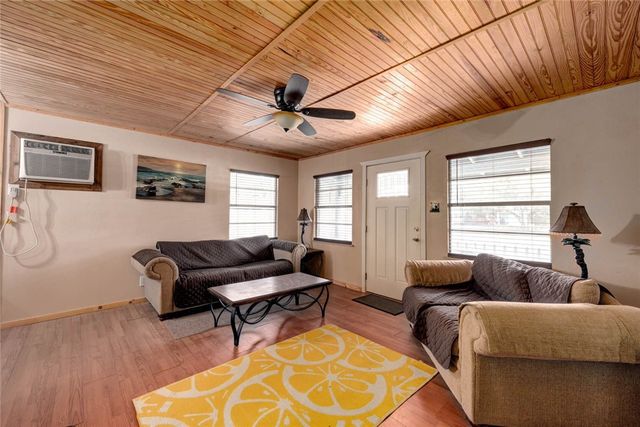 713 N Kossuth St, Rockport, TX 78382