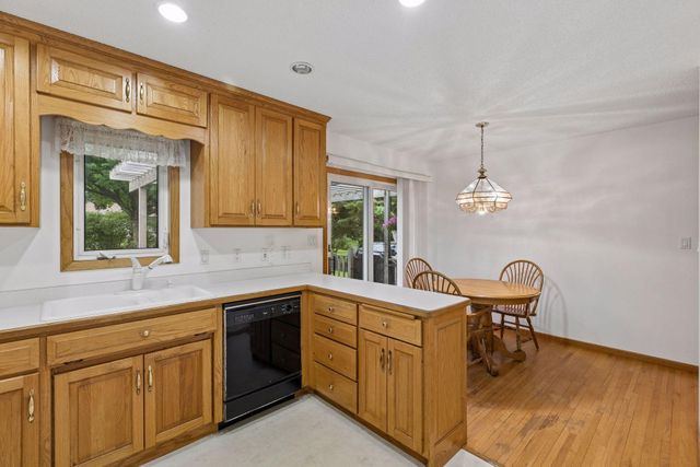 3609 Rolling View Drive, White Bear Lake, MN 55110