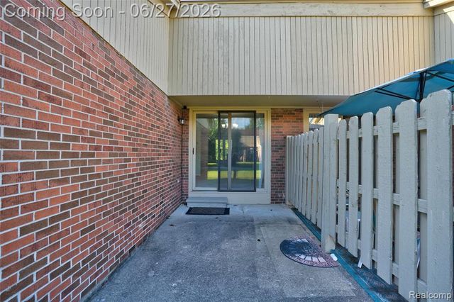 15908 Plymouth Drive 387, Clinton Township, MI 48038
