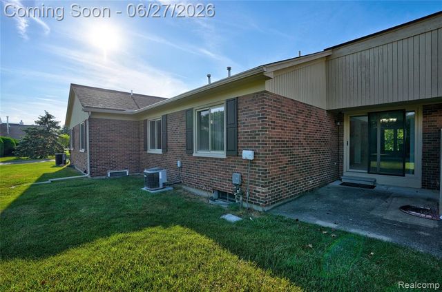 15908 Plymouth Drive 387, Clinton Township, MI 48038