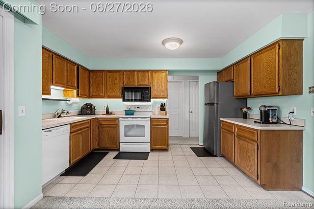 15908 Plymouth Drive 387, Clinton Township, MI 48038