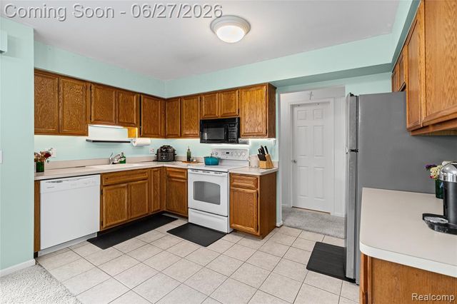 15908 Plymouth Drive 387, Clinton Township, MI 48038