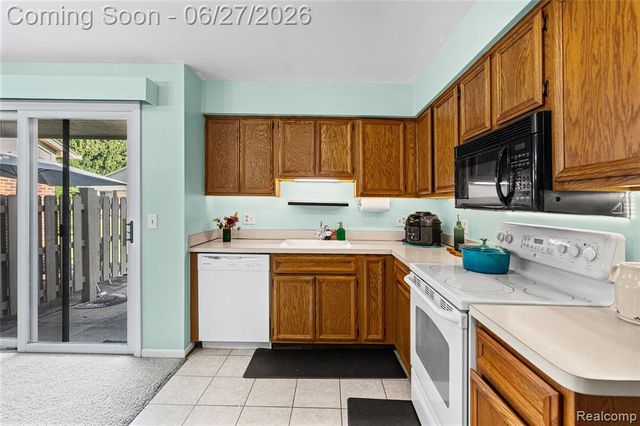 15908 Plymouth Drive 387, Clinton Township, MI 48038
