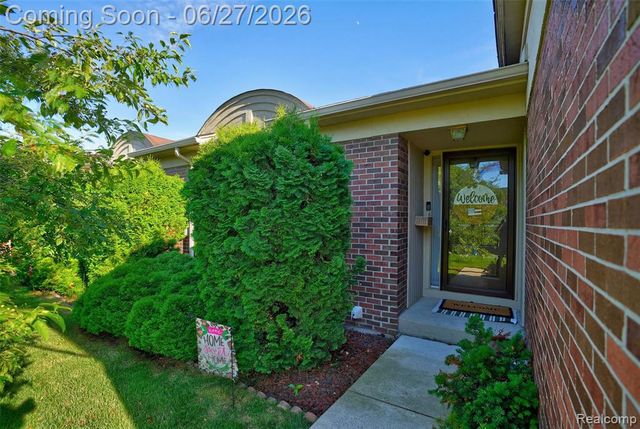 15908 Plymouth Drive 387, Clinton Township, MI 48038