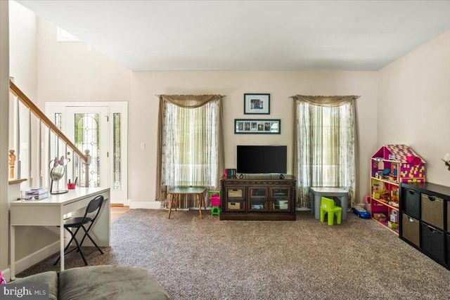 304 IRON VALLEY DR, Lebanon, PA 17042