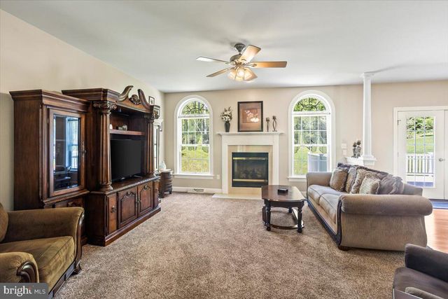 304 IRON VALLEY DR, Lebanon, PA 17042