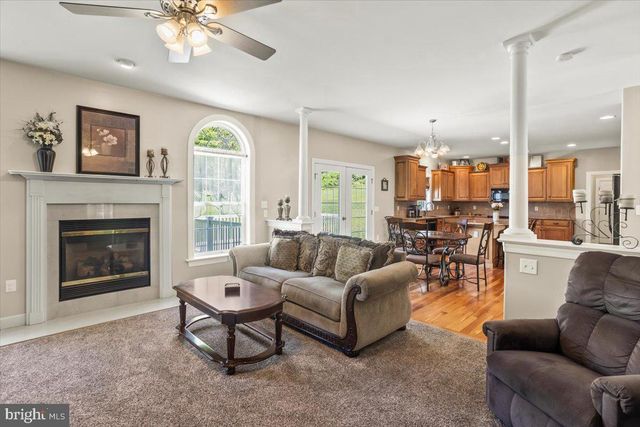 304 IRON VALLEY DR, Lebanon, PA 17042