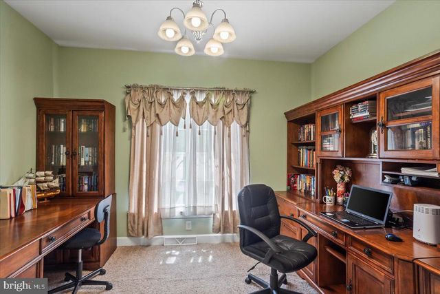 304 IRON VALLEY DR, Lebanon, PA 17042